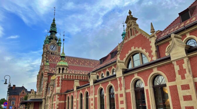 ZAGADKA ZREKONSTRUOWANYCH HERBÓW NA DWORCU GŁÓWNYM W GDAŃSKU